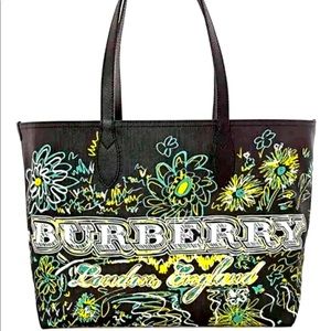 Burberry Reversible Doodle bag